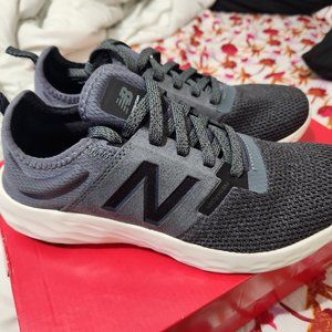 Men`s New Balance size 9 NWT